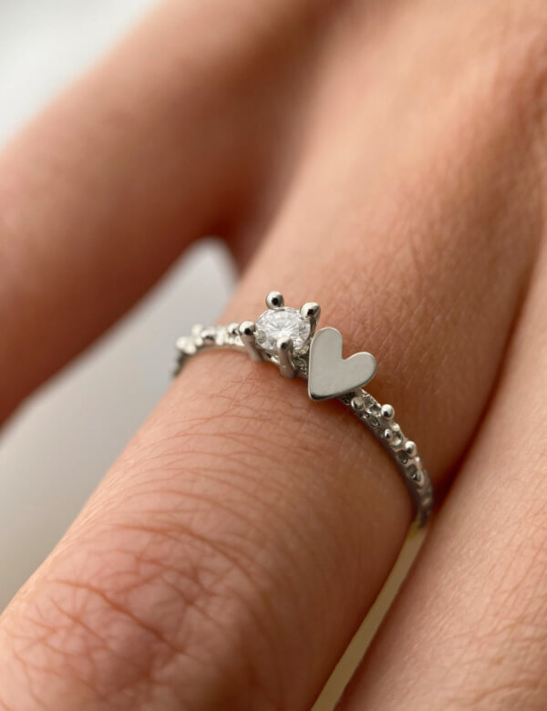 LOEV WHITE